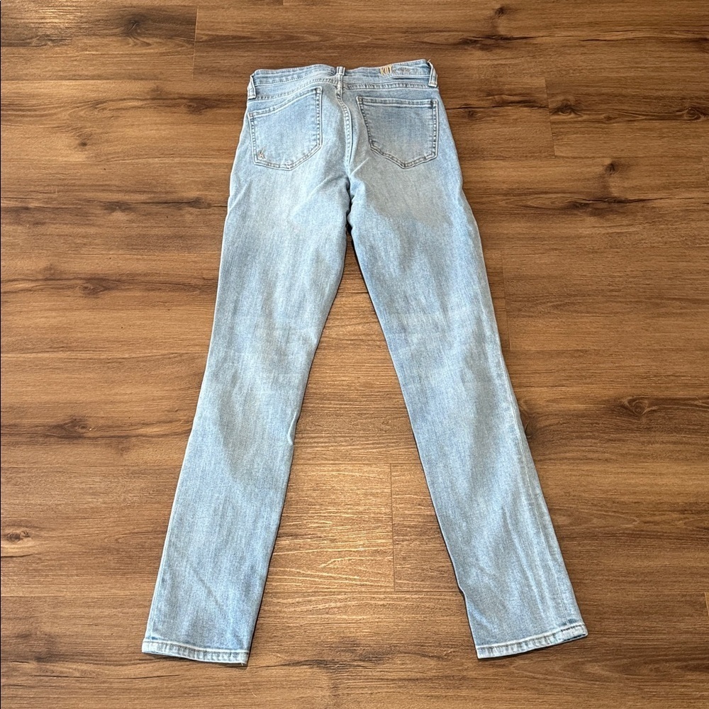 Woman's Kut from the Kloth Katy Ripped Boyfriend Jeans. Size 2 - Picture 6 of 8